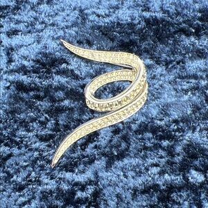 VINTAGE Brooch • Clear Rhinestones • Silvertone • Swirl Ribbon Designer